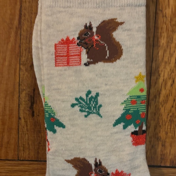 NWT MeMoi Holiday Squirrel Print Socks - Gray - Picture 3 of 5